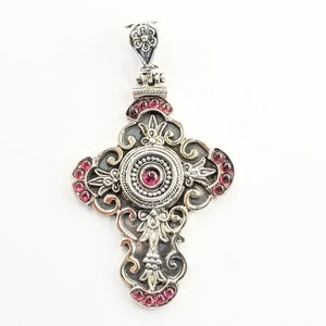 Elegant garnet cross necklace in sterling silver 925.