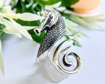 Seahorse Ring in sterling silver 925, marine-life jewelry, silver sea-creature ring