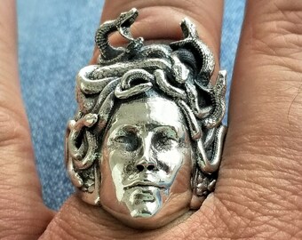 Mythical Medusa ring in sterling silver 925