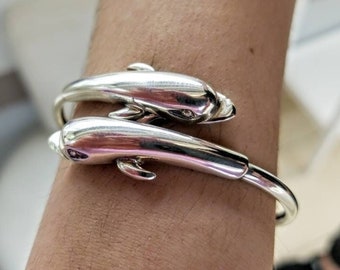 Dolphin torc bracelet in sterling silver 925.