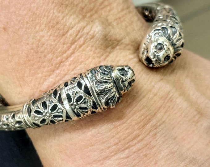 Lion heads bracelet with intricate perforations in sterling silver 925, lion jewelry, silver bracelet