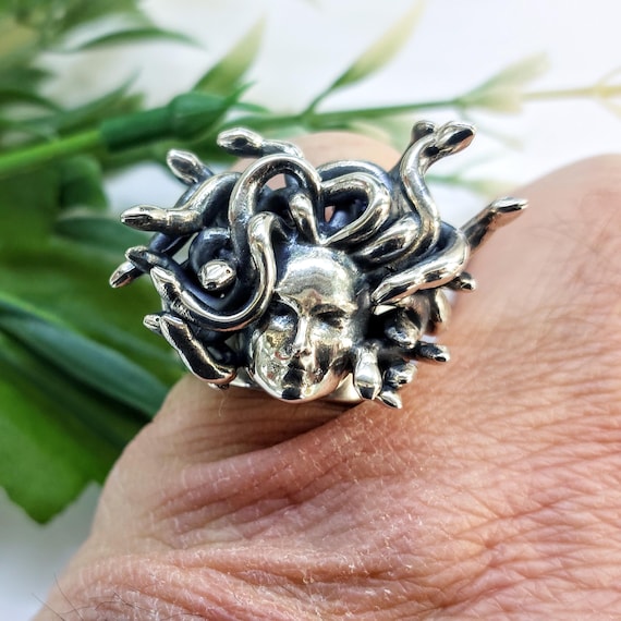 Medusa statement ring in sterling silver 925