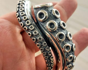 Octopus tentacle cuff bracelet in sterling silver 925, marine-life jewellery
