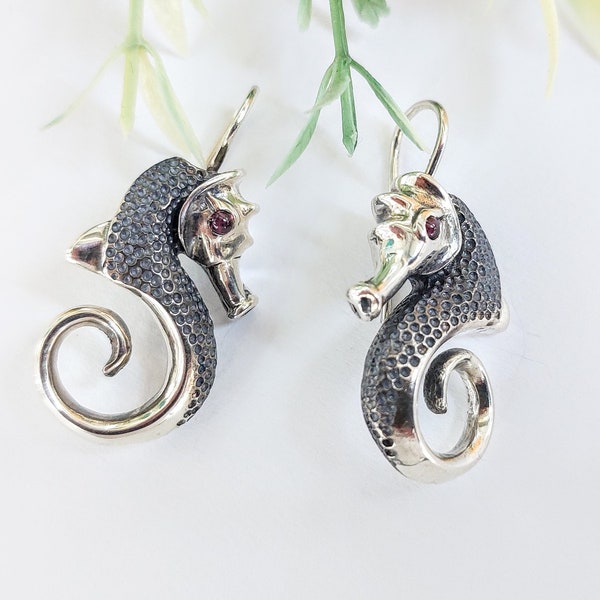 Beautiful seahorse earrings in sterling silver 925