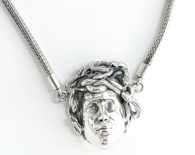 Medusa necklace in sterling silver 925, Gorgon necklace, mythical Greek Medusa