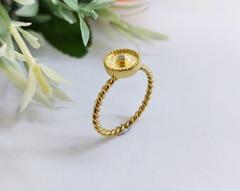 Handmade K18 gold byzantine ring with diamond