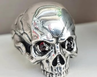 Handmade Skull ring in sterling silver 925, human skull jewelry.