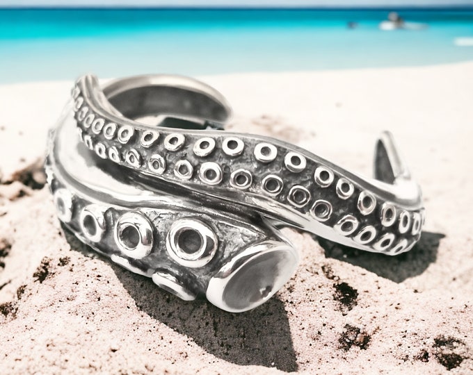 Octopus tentacle bracelet in sterling silver 925, marine-life jewelry