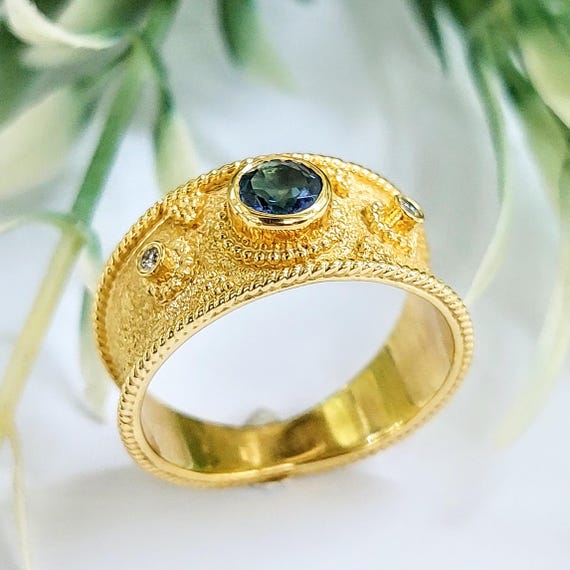 Blue topaz ring in 18k gold with diamonds and byzantine finish