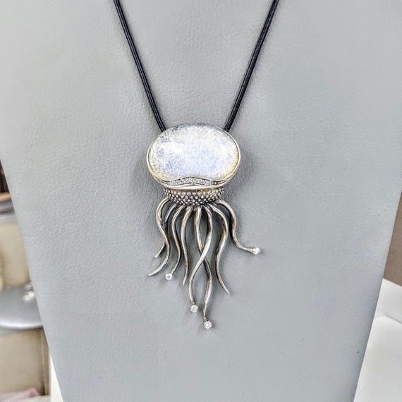Jellyfish necklace in sterling silver 925 with moonstone, sea-creature pendant for marine-life enthusiasts.