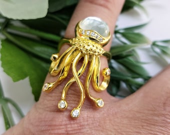 Gold jellyfish ring, sterling silver 925, mother of pearl gemstone, ocean inspired jewelry