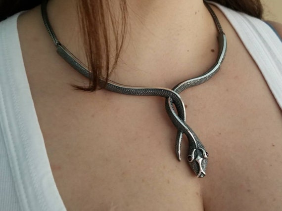 Silver Snake Choker Pendant Women Austrian Crystal Necklace Silver Plated New 
