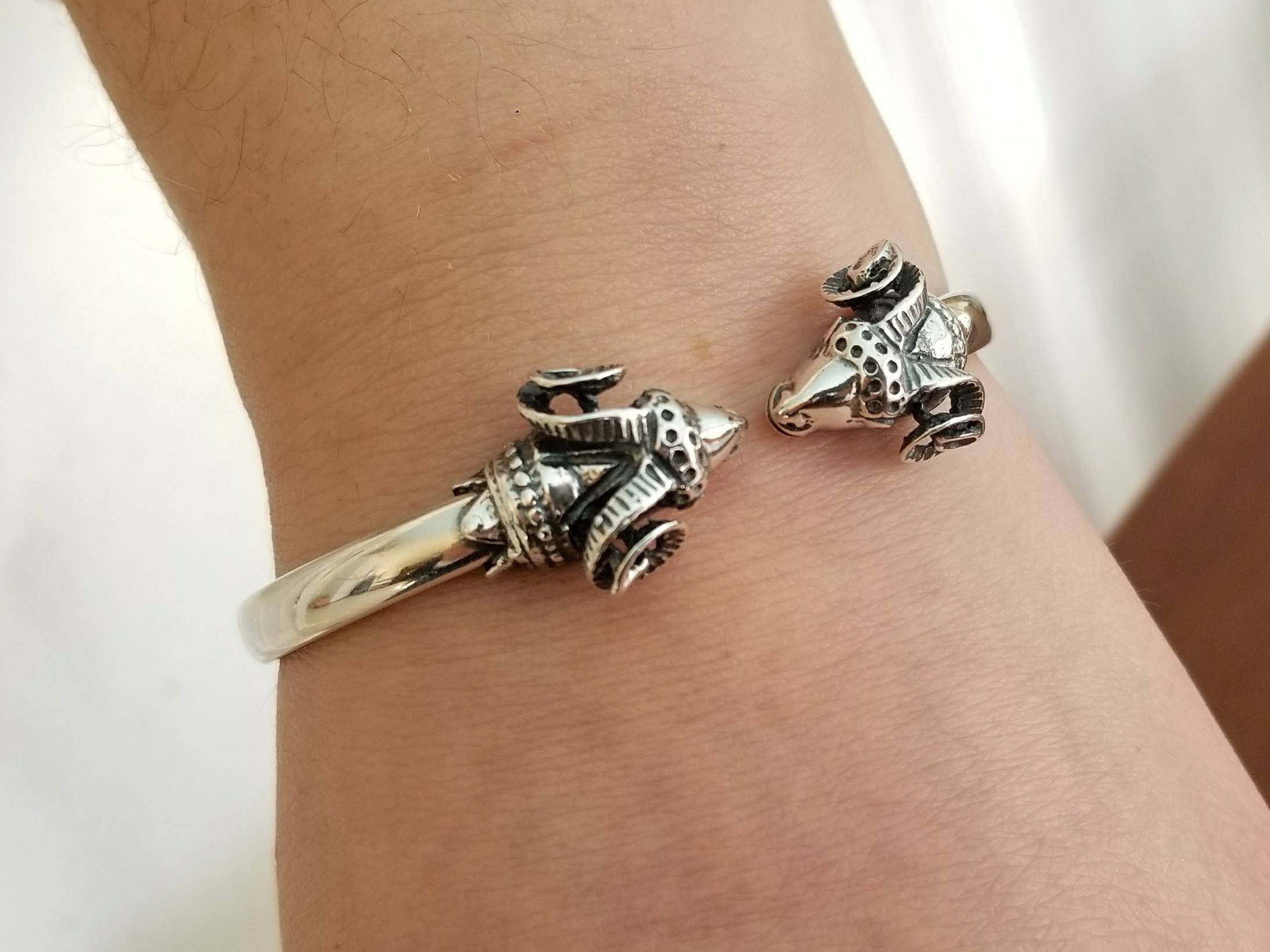 Bracelet élastique skull perles d'argent massif et pendentif tête