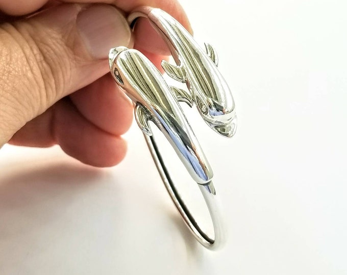 Twin dolphin bracelet in sterling silver 925, adjustable bangle, marine-life jewelry, silver torque bracelet