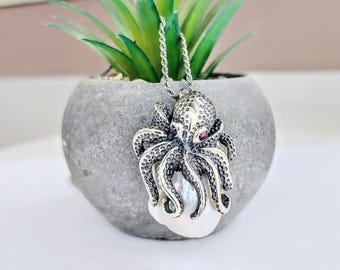 Octopus and pearl necklace in sterling silver 925