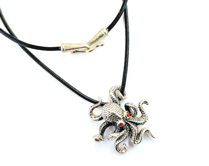 Textured octopus necklace in sterling silver 925, on black leather chord.