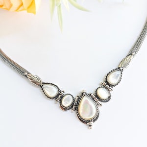 Mother of pearl necklace in  sterling silver 925, traditional necklace with mother of pearl inlays.