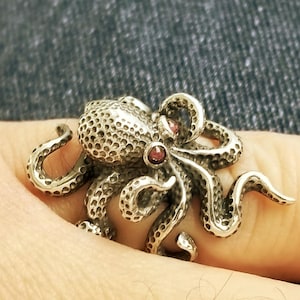 Adorable octopus ring in sterling silver 925, nautical gift for ocean enthusiast