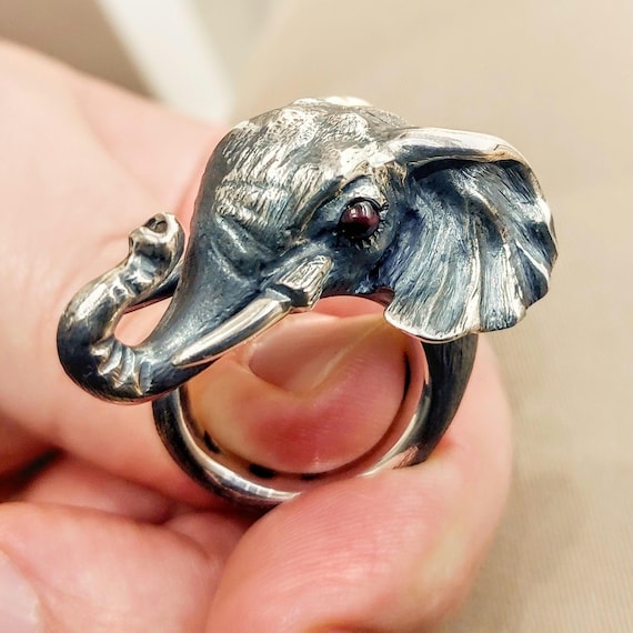 Elephant head ring in sterling silver