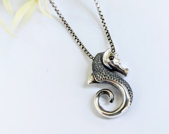 Seahorse necklace in sterling silver 925, handmade sea-creature jewelry, marine-life gift