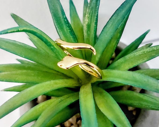 Minimal snake ring in k14 gold, elegant snake jewelry, gold reptile ring