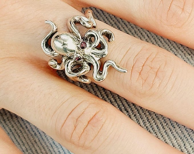 Baby octopus ring in sterling silver 925, shiny kraken jewelry, marine-life ring