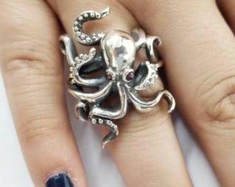Octopus ring in sterling silver 925, handmade marine-life jewellery.