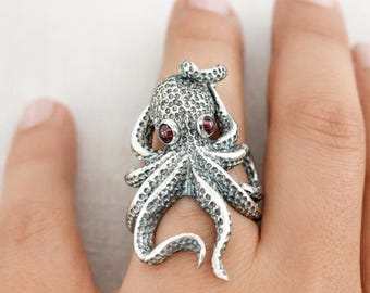 Textured octopus ring in sterling silver 925, marine-life jewelry