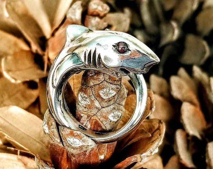 Shark Ring in sterling silver 925, ocean beast jewelry
