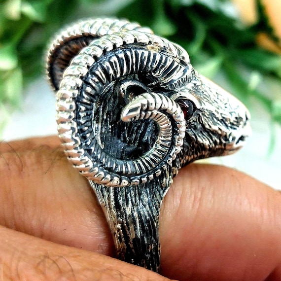 Ram ring in sterling silver 925.