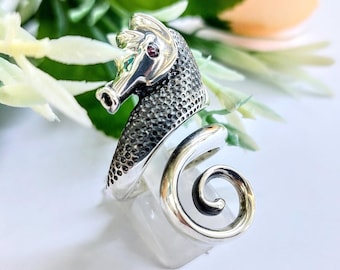 Sterling silver seahorse ring, handmade marine-life jewelry, ocean creature statement ring