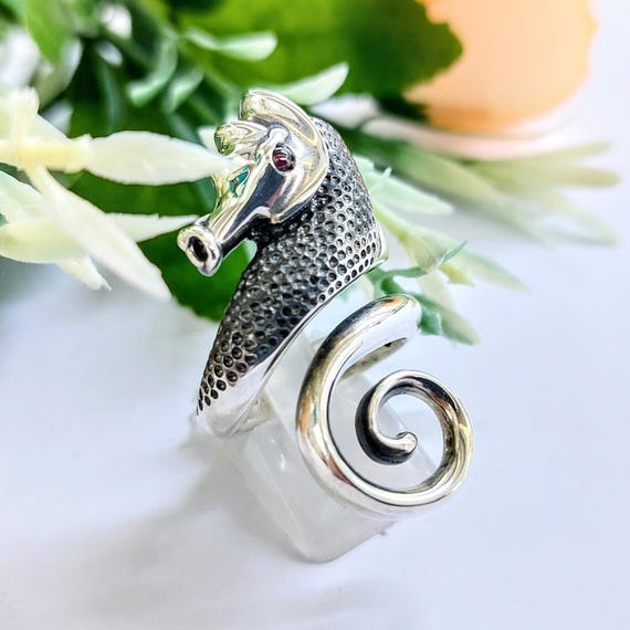 Seahorse ring in sterling silver 925, handmade hippocampus jewelry, ocean creature statement ring
