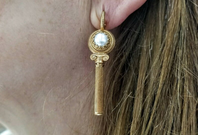 Pearl earrings in sterling silver 925 with Greek column image 0