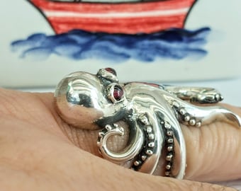 Sterling silver octopus ring with garnet eyes – adjustable statement ring for ocean lovers