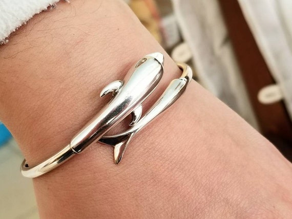 Delfin mit Schwanzflosse Armband aus massivem Silber 925.