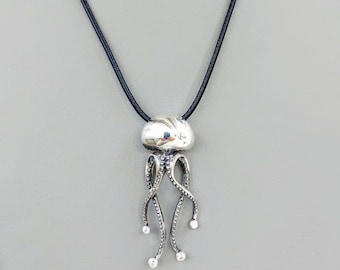 Jellyfish necklace in sterling silver 925, on black leather cord
