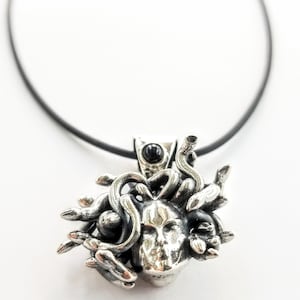 Colgante de Medusa en plata de ley 925, joyería de mitología griega, collar de criatura mítica