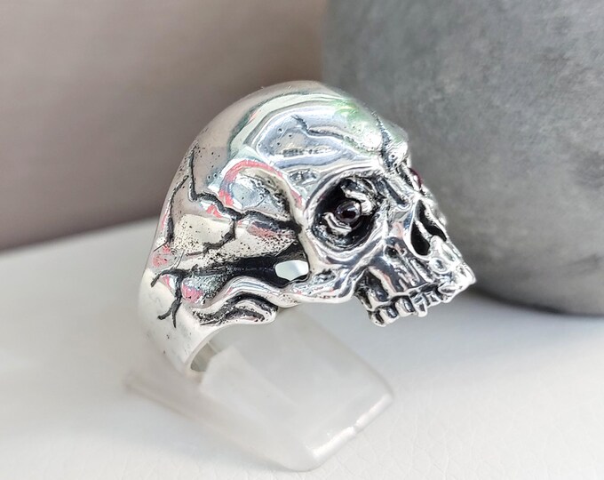 Handmade Skull ring in sterling silver 925, human skull jewelry.