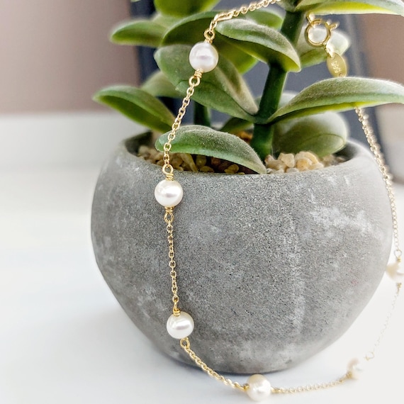 Elegant 14k Gold Pearl Bracelet, Delicate Chain, Bridal Jewelry