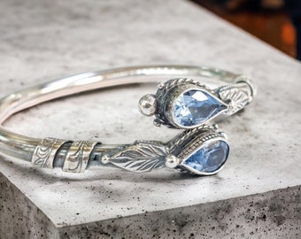 Blue topaz cuff bracelet in sterling silver 925