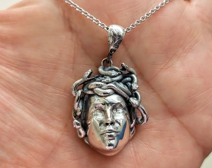 Medusa pendant in sterling silver 925, Greek Mythology creature