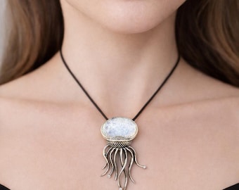 Sterling Silver Jellyfish Necklace (925), mother of pearl Ocean Pendant, Marine Life Statement Jewelry, Gift for Ocean Lovers