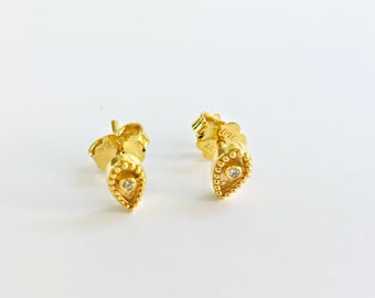 Diamond studs: Gold earrings k18 gold with granulation