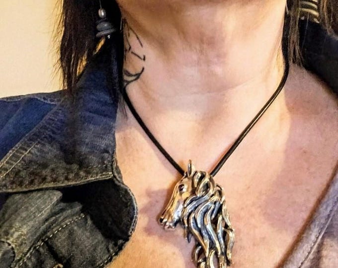Elegant Horse Head Pendant: Sterling Silver Necklace with Stylish Black Leather Cord
