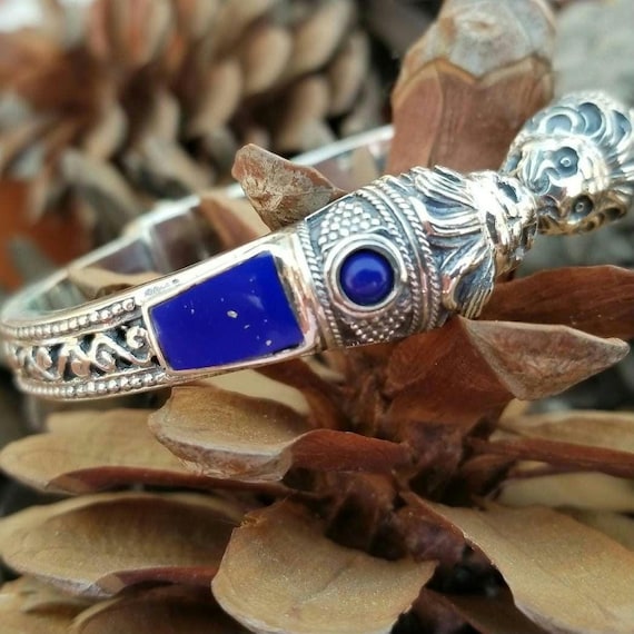 Lion head bracelet, sterling silver 925,  lapis lazuli inlays, animal cuff, unisex byzantine jewellery.