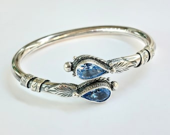 Blue topaz cuff bracelet in sterling silver 925
