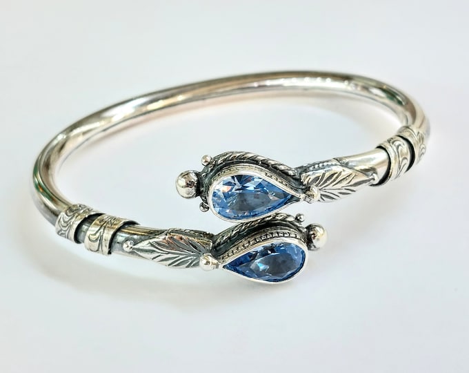 Blue topaz cuff bracelet in sterling silver 925