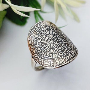 Curved Phaistos disc ring in sterling silver 925, disc of Phaestos ring.