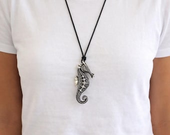 Sterling silver seahorse necklace (925), marine-life jewelry, sea-creature gift for ocean lover