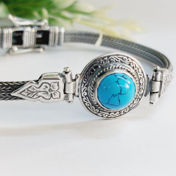 Sterling silver bracelet with turquoise gemstone, byzantine style hand-woven chain, round bezel